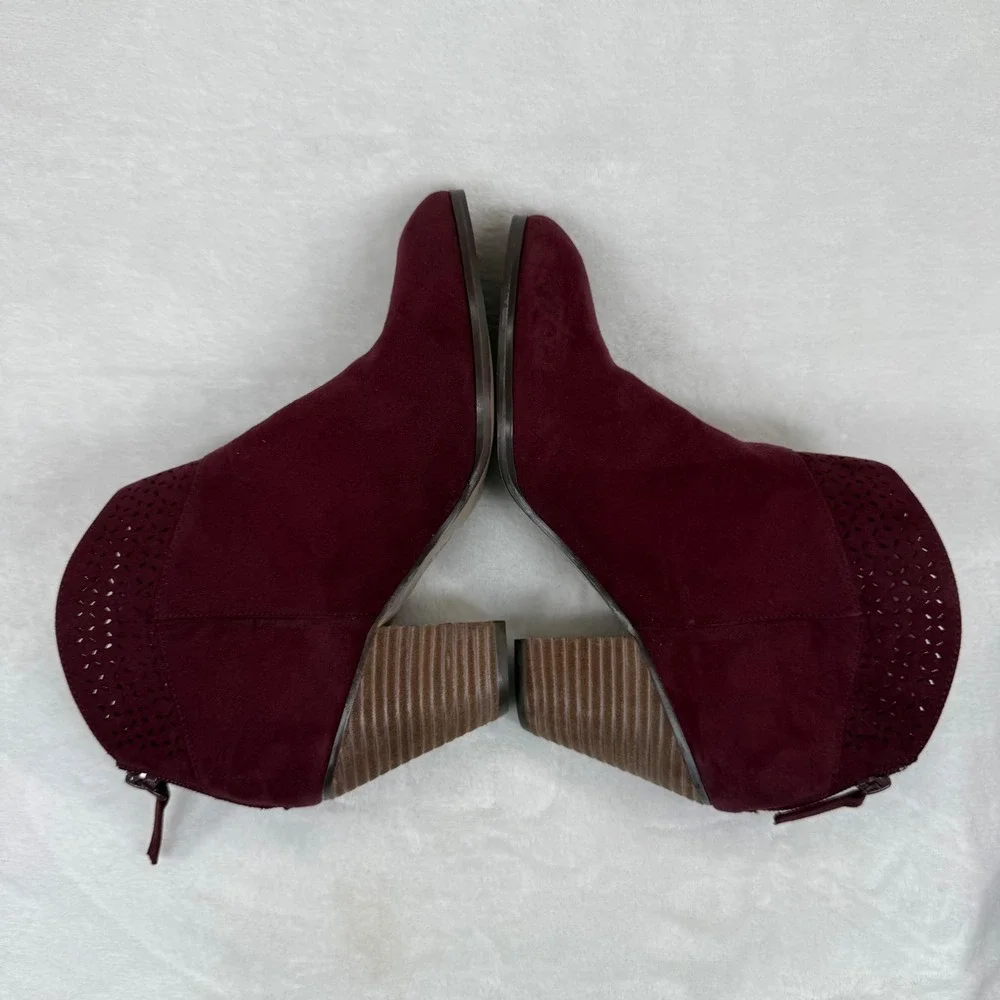 Violet & Red brand violet